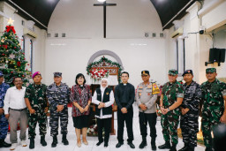 Gubernur Bersama Forkopimda Jatim Meninjau Gereja, Pastikan Ibadah Natal Berjalan Aman