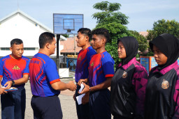 Komandan Denipam 2 Marinir Berikan Apresiasi kepada Atlet Berprestasi