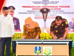 Gubernur dan Kajati Jatim Tandatangani MoU Pidana Kerja Sosial, Hukuman Korektif