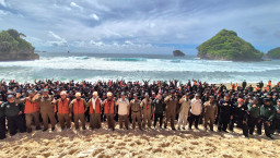 Almuzammil Yusuf Launching Satgas Bencana, PKS Jatim Kirim 12 Relawan Terampil ke Aceh Tamiang