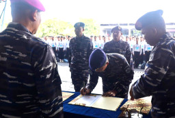 Wadan Kodaeral V Pimpin Penandatanganan Pakta Integritas Panitia Seleksi Penerimaan Caba dan Cata TNI AL 2026