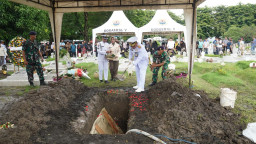 Dankodaeral V Pimpin Upacara Pemakaman, Kolonel Laut (T) Lukman Chakim