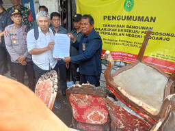 PN Sidoarjo Eksekusi Rumah di Jalan Kolonel Sugiono Sidoarjo 