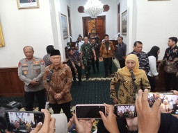 Gubernur Khofifah Dan Menhub Gelar Rapat Kesiapan Angkutan Lebaran 2026 di Grahadi