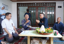 PLN NP Rehab Rumah Jadi Hunian Sehat Untuk Pensiunan