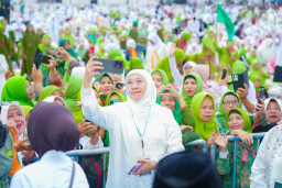 Khofifah Effect dan Magnet Prabowo, Catatan Mujahadah Kubro Satu Abad NU di Malang