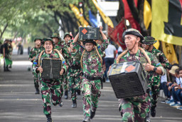 Tunjukan Mental Juara, Prajurit Brigif 2 Marinir Tampil Tangguh Pada Lomba Lari Estafet Militer