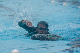 Kobarkan Semangat Bertarung, Prajurit Brigif 2 Marinir Ikuti Lomba Renang Ponco
