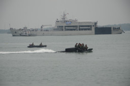 Dermaga Basin Satfib Koarmada II Jadi Arena Uji Ketangguhan Prajurit Yonranratfib 2 Marinir