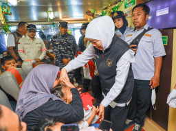 Mudik Balik Gratis Kapal Laut dari Pelabuhan Jangkar Situbondo Dilepas Gubernur Khofifah 