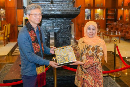 Gubernur Khofifah Terima Kunjungan Dubes RRT Mr Wang Lutong, Bahas Penguatan Investasi, Industri, Energi Bersih dan SDM