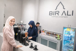 Bir Ali Coffee & Eatery Sajikan Ikan Kuah Dori Asam Pedas, Minuman Ringan dan Kopi Tersaji 