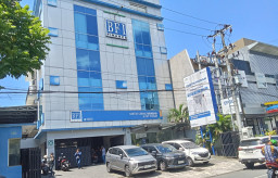 Warga Surabaya Pemilik Mobil Lexus Adukan ke Polisi dan OJK, Tak Nyaman Collector Datangi Rumahnya 