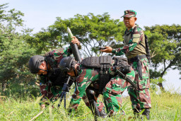 Prajurit Yonif 3 Marinir Uji Presisi Senjata Bantuan di Baluran