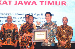 Laba Bank Jatim Melesat 20 Persen, Winardi Legowo Sabet Penghargaan PWI