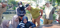 Pekat dan Ecoton Ekskavasi Sampah Popok Wujudkan Kali Tebu Moncer