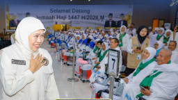Gubernur Khofifah Lepas Kloter 116, Rombongan Jamaah Terakhir Berangkat ke Tanah Suci 