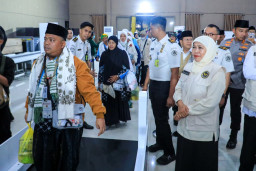 Gubernur Khofifah Apresiasi Layanan Cepat Imigrasi