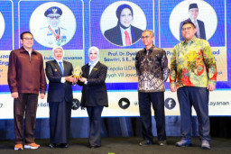 Gubernur Khofifah Bersama Menteri PPPA Arifah Fauzi Hadiri Rakernas Lajnah Wathanah JATMAN