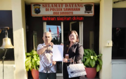 Bersama Kuasa Hukumnya Frizon Minta Penyidik Hadirkan Terlapor Pemberian Keterangan Palsu Fitria dan Danny 