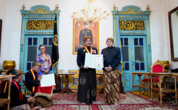 Dirut PTP Nonpetikemas Raih Gelar Kanjeng Raden Tumenggung dari Keraton Surakarta