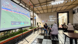Loko Cafe Gubeng Jadi Favorit Penumpang Nikmati Piala Dunia 2026