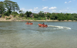 Bengawan Solo Telan Korban, SAR Gabungan Kerahkan Empat Perahu Karet