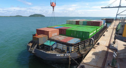 Terminal Kijing Resmi Layani Petikemas Perdana, Perkuat Jalur Logistik Kalbar