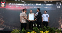 Wismilak Cetak Rekor MURI Lewat Kretek Slim Klik Pertama di Indonesia