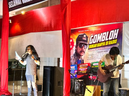 Mengenang Maestro Balada: Lagu-lagu Gombloh Bergema di Pameran dan Panggung Surabaya