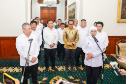 Gubernur Khofifah Terima Menhub Dudy di Gedung Grahadi, Bahas Transportasi Jatim dan Proyek SRRL
