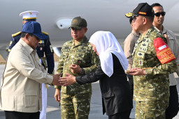 Presiden Prabowo, Didampingi Gubernur Jatim Pimpin Panen Raya TNI Terintegrasi di Malang