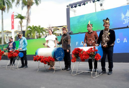 Wagub Jatim Emil Dampingi Menpar Buka JFC 2026,