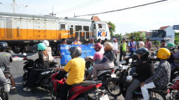 Aksi Heroik di Bangil Viral, KAI Ingatkan Bahaya Beraktivitas di Rel