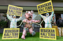 Mayoritas Sampah Kali Tebu Ternyata Popok Bekas, Ini Temuan MOZAIK