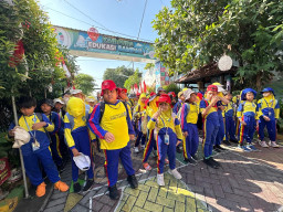 Ratusan Siswa SD Muhammadiyah 3 Ikrom Belajar Kelola Sampah dan Energi Terbarukan