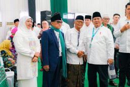 Presiden Prabowo Tutup Muktamar NU ke-35, Serahkan Kartanu Seumur Hidup kepada Presiden