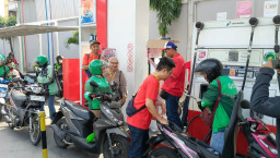 Jelang HUT RI, 200 Ojol Surabaya Dapat 2 Liter BBM Gratis