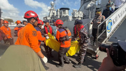 Tim SAR Evakuasi 229 Penyintas KMP Mutiara Sentosa II ke Surabaya