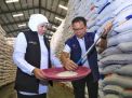 Khofifah: Bantuan Pangan Jadi Bantalan Sosial 3,4 Juta KPM di Jatim