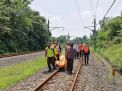 Mayat Lelaki Tanpa Identitas Ditemukan Tersungkur di Rel KRL Rangkas Banten