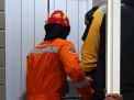 Hendak Bersih-Bersih, Gadis Ini Malah Terjebak Dalam Lift