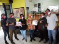 Jurnalis Pokja Pemprov Bagikan Masker Merah Putih untuk Insan Media