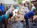 Prajurit Lanal Banyuwangi Diturunkan, Bantu Korban Banjir Bandang