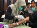 Wartawan yang Bertugas di Grahadi Jalani Rapid Test dan Vaksin Influenza