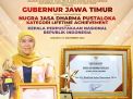Gubernur Khofifah Dapat Penghargaan Nugra Jasa Dharma Pustaloka