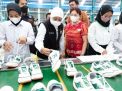 Gubernur Khofifah Melepas Ekspor Sepatu ke China dari PT DPS Madiun 