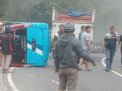 Minibus Rombongan Wisata Terguling di Lereng Lawu Magetan