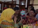 Gubernur Khofifah Kesemsem Produk Pesantren