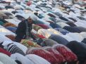 Suasana Shalat Idul Adha di Jalan Pahlawan Surabaya